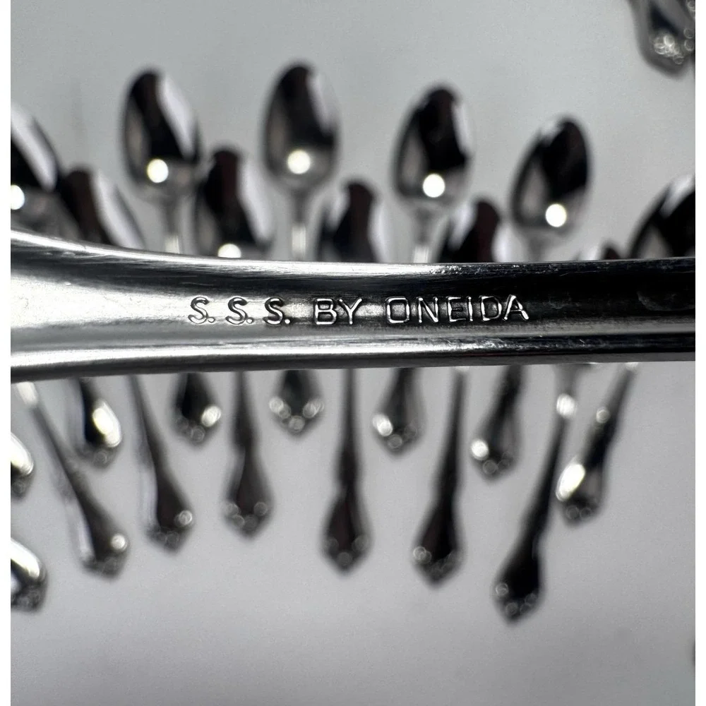 Oneida SSS Celebrity 48 Pc Stainless Steel  (8) 5 Pc Place Settings - Excellent